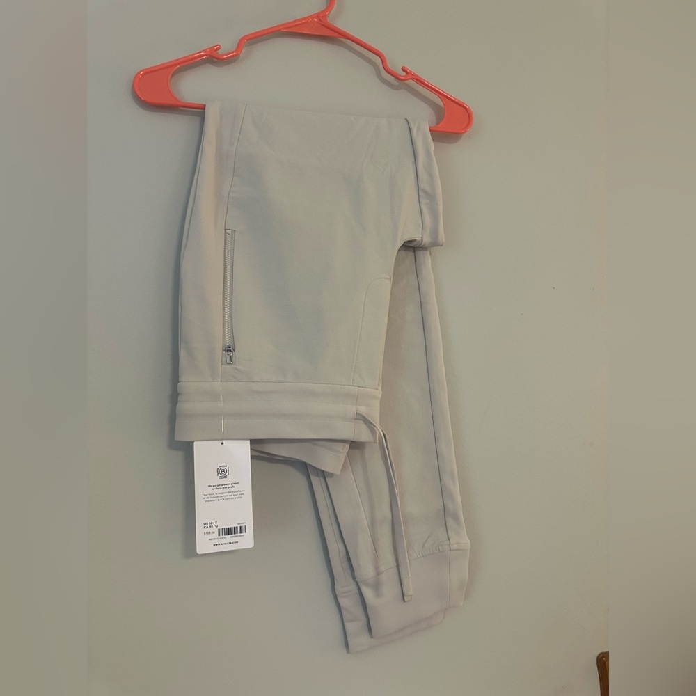 NWT Athleta Headlands Hybrid Trek Jogger size 10Tall tan/lightkhaki in color